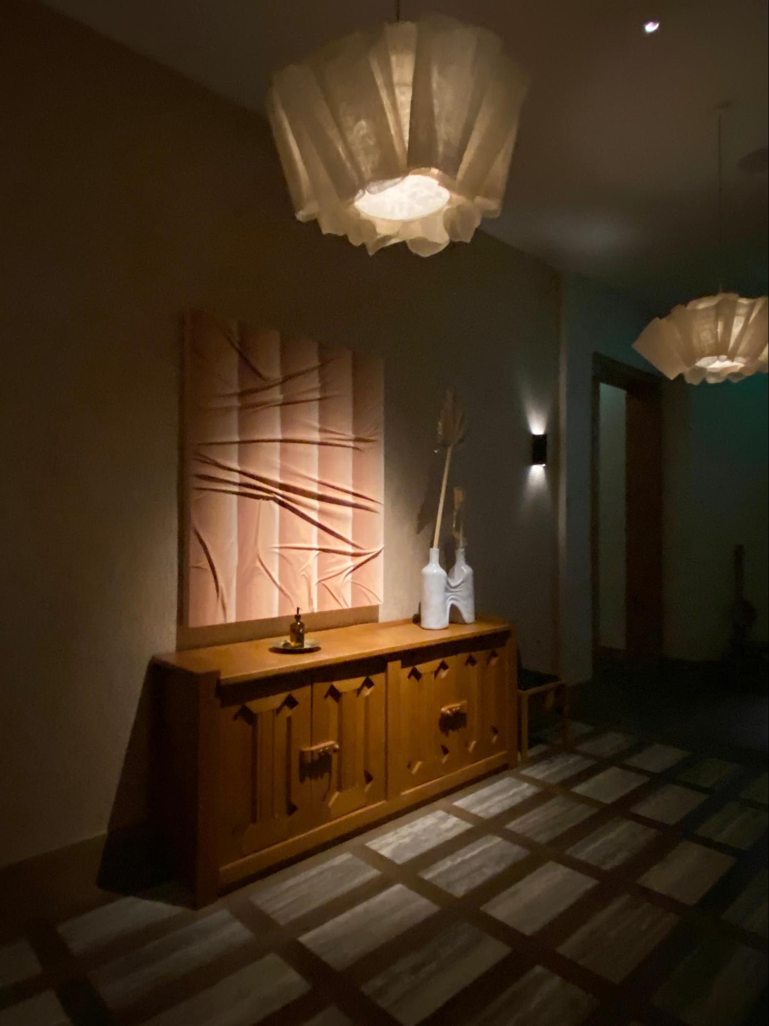 Location: The Proper Hotel, Santa Monica, California, Wood Highlights: Oak wood flooring with grid inlay framing the stone tiles similar to chantilly pattern