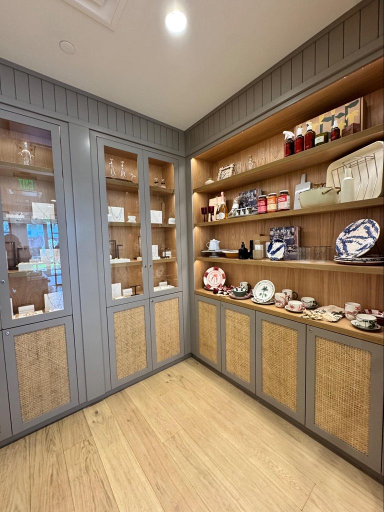 Location: Goop, Marin County, California, Wood Highlights: Trim at shelving with lighting