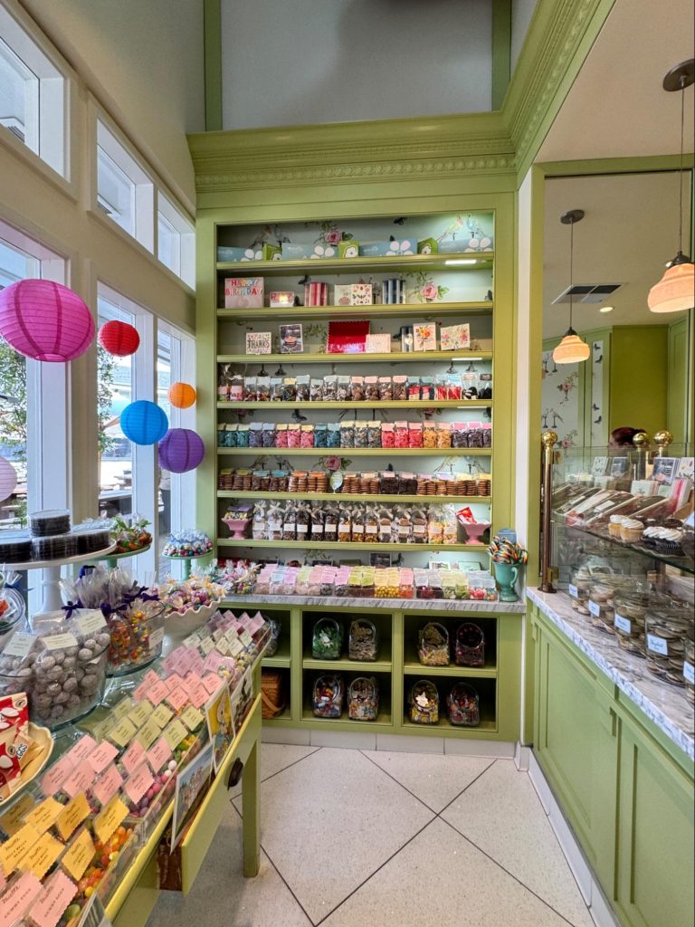 Location: Miette, Marin County, CaliforniaWood Highlights: Moulding with duo grooves placed at edge of S4S shelving at front with wallcovering at back, aligned edges, and crown moulding stacked above