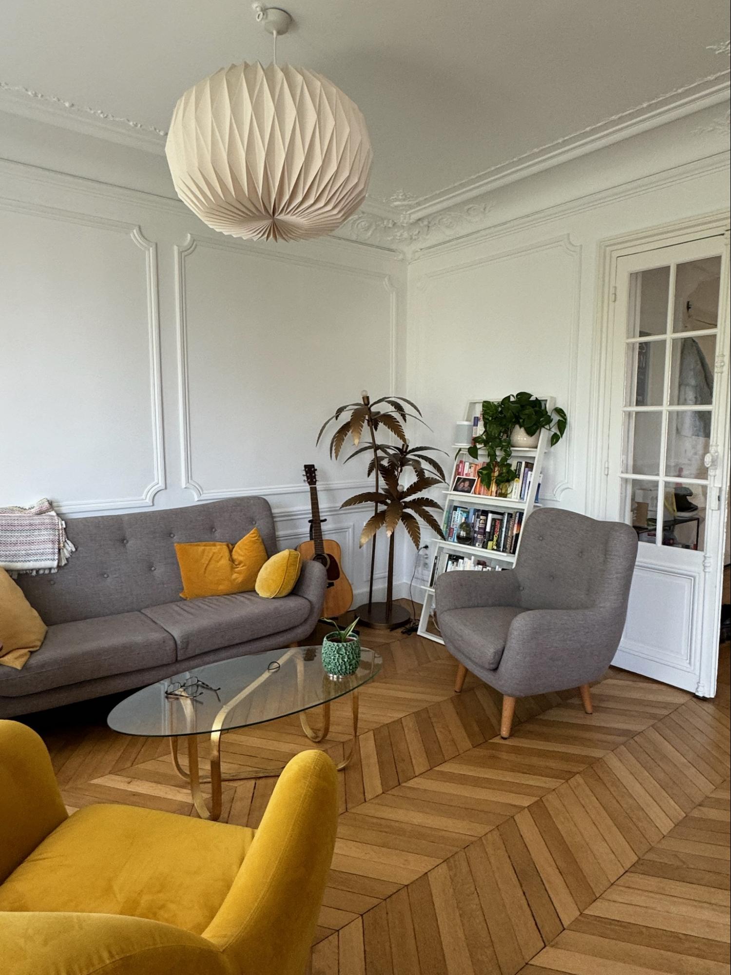 Wood Highlights: Oak wood flooring, chevron pattern