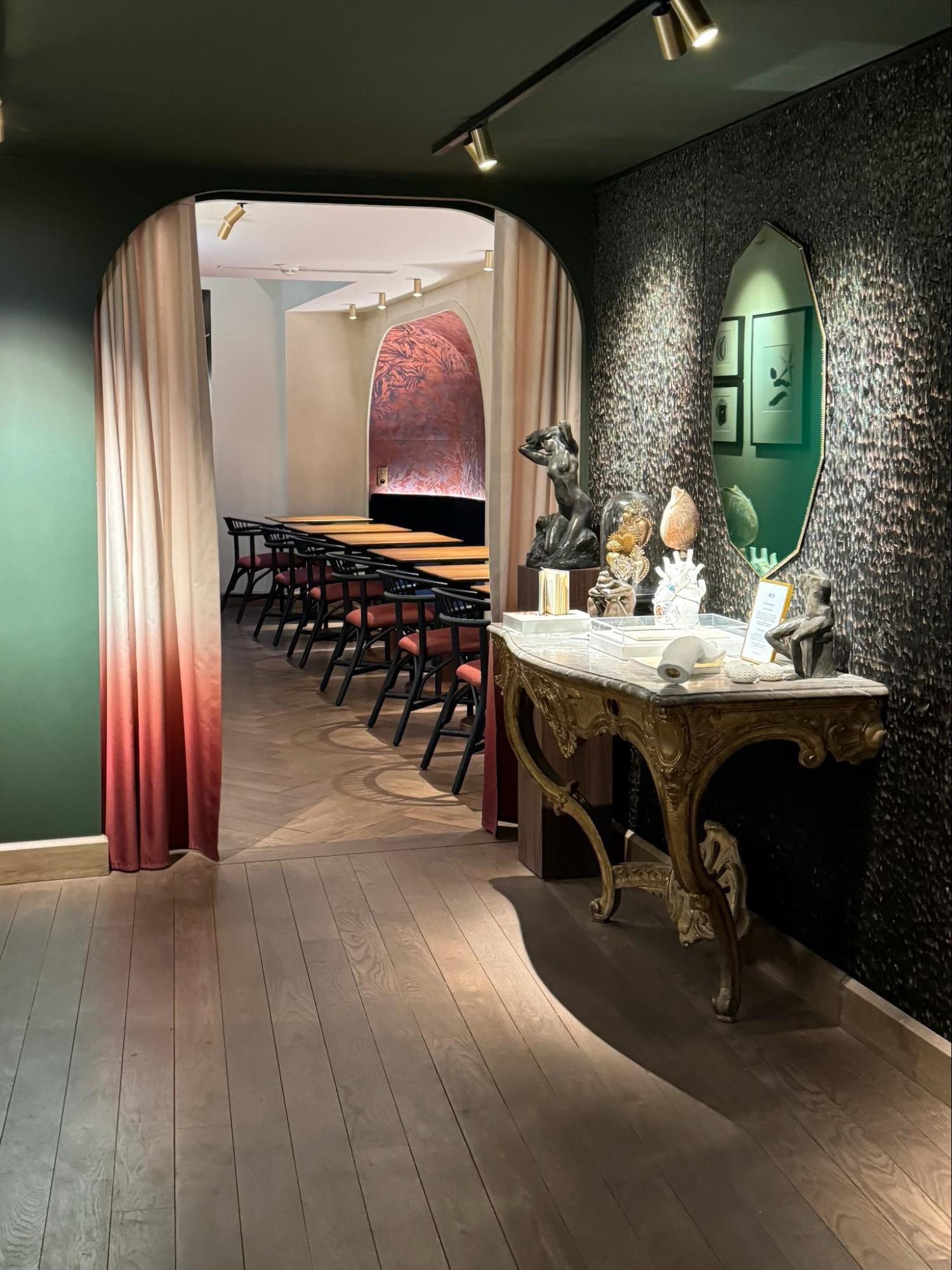 Wood Highlights: Oak wood T&G flooring in two patterns, straight lay and herringbone