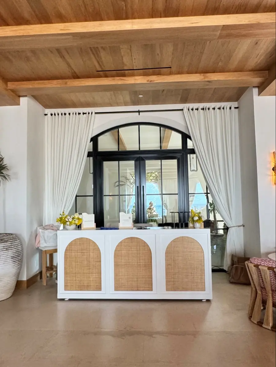 Location: Four Seasons, Baja California, Wood Highlights: Interior moulding design and architectural moulding at reception desk