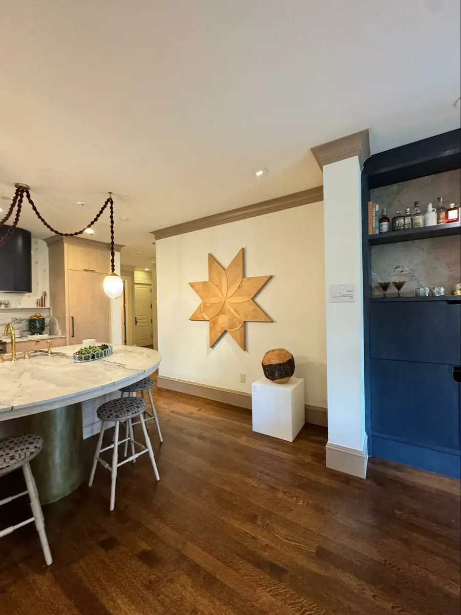 Location: SF Decorator Showcase, Pacific Heights, San Francisco, California Wood Highlights: Painted crown moulding, door casings, baseboards, flooring