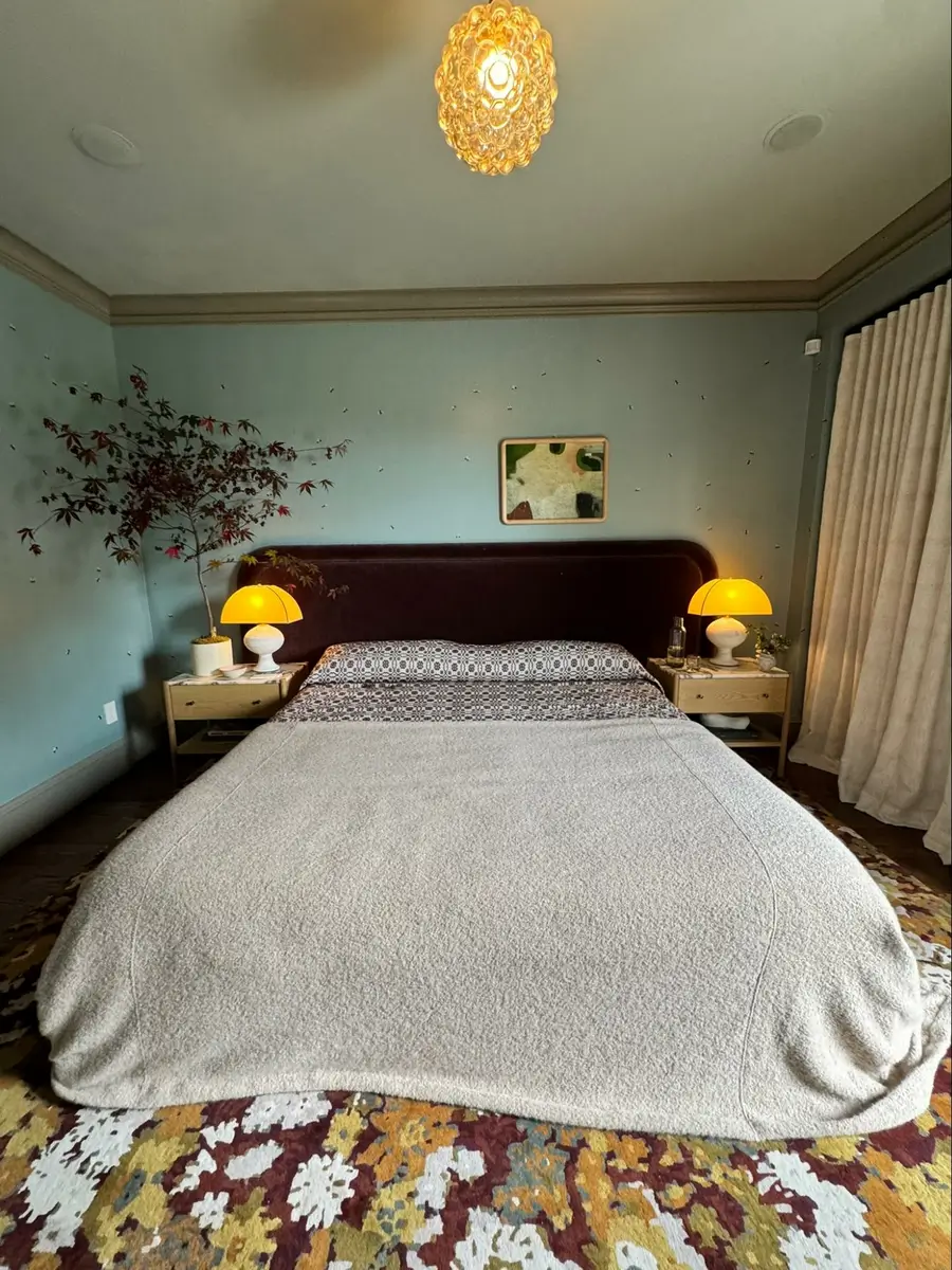 Location: SF Decorator Showcase, Pacific Heights, San Francisco, California Wood Highlights: Painted crown moulding, baseboards