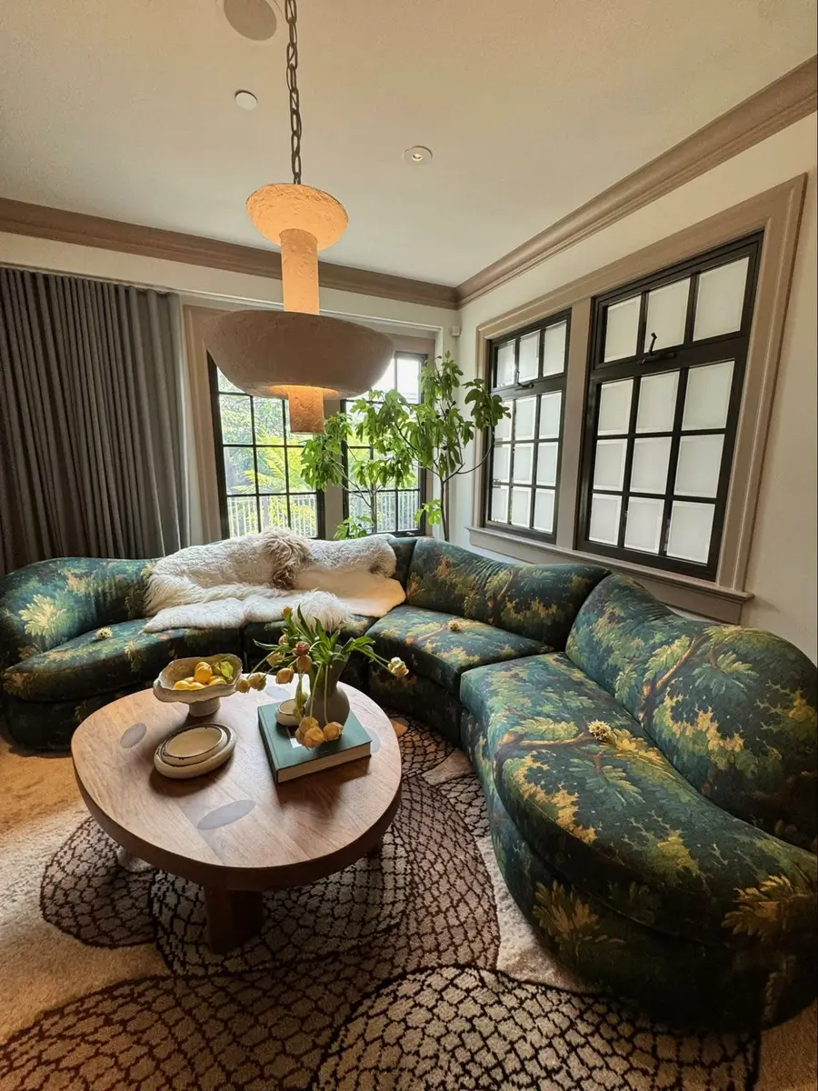 Location: SF Decorator Showcase, Pacific Heights, San Francisco, California Wood Highlights: Painted crown moulding, painted window casings