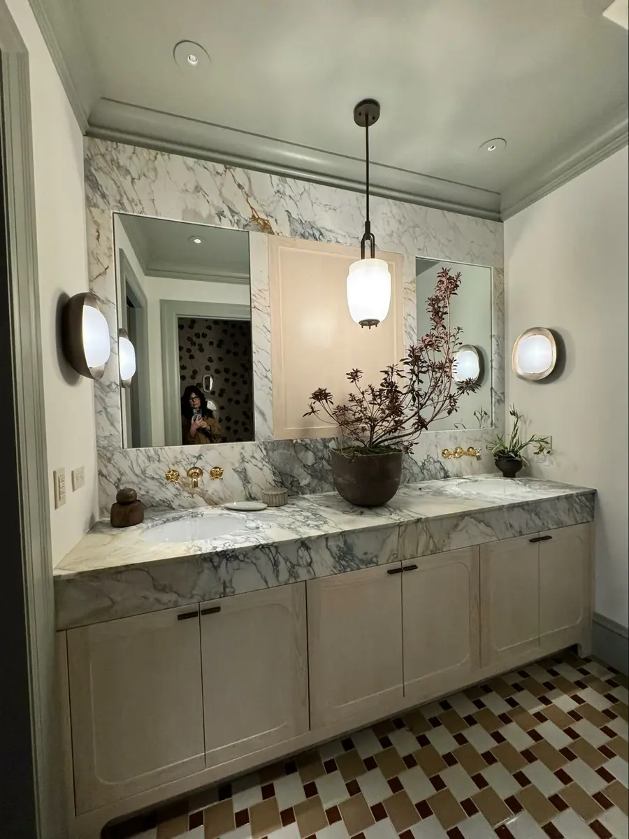 Location: SF Decorator Showcase, Pacific Heights, San Francisco, California Wood Highlights: Painted crown moulding, door casings, baseboards