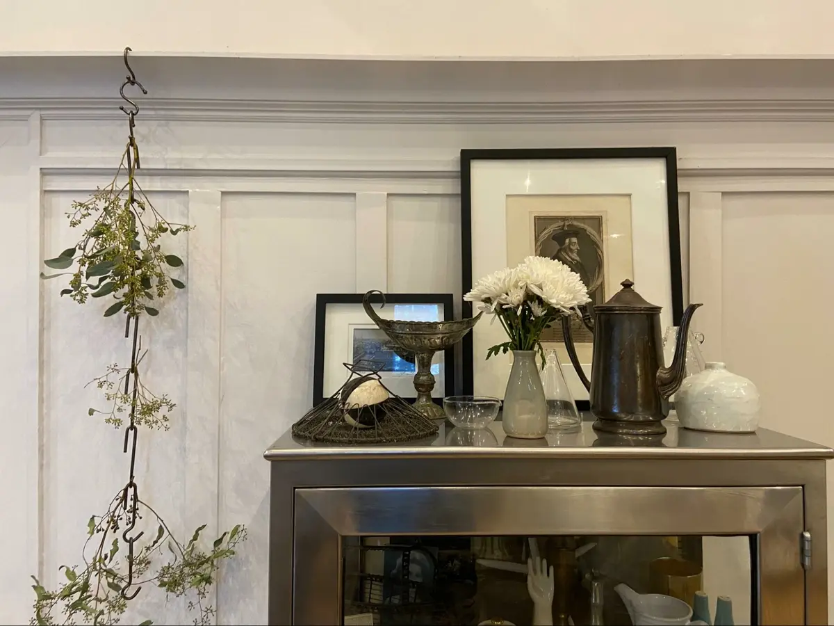Photo credit: MetaphorDesign, Location: Private Residence, Marin County, California, Wood Highlights: picture rail moulding creates flexibility for hanging dried florals or art