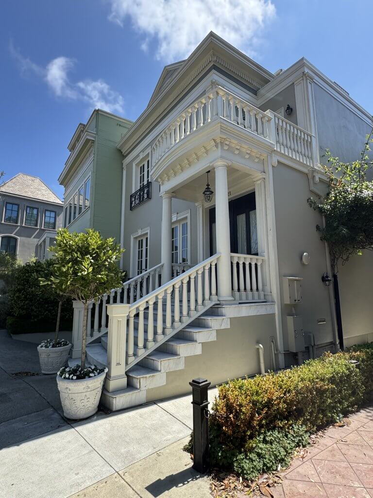 Location: Private Residence, San Francisco, California, Wood Highlights: Handrails deliver architectural interest and practical use with square edge S4S posts at exterior stairs