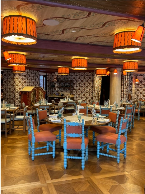 Photo credit: MetaphorDesign.com Location: Paris, France Moulding Highlights: Crown moulding at beams