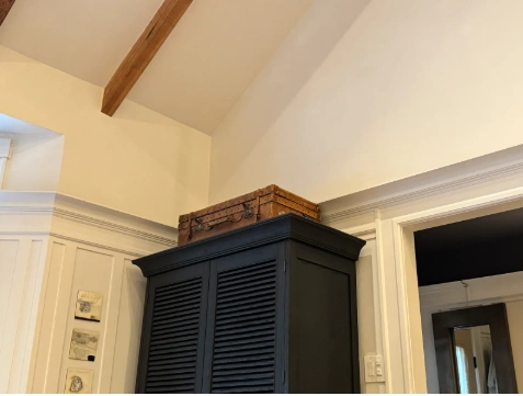 Photo credit: MetaphorDesign.com Interior Design: MetaphorDesign.com Location: Marin County, California Moulding Highlights: Crown moulding, wainscoting, window trim