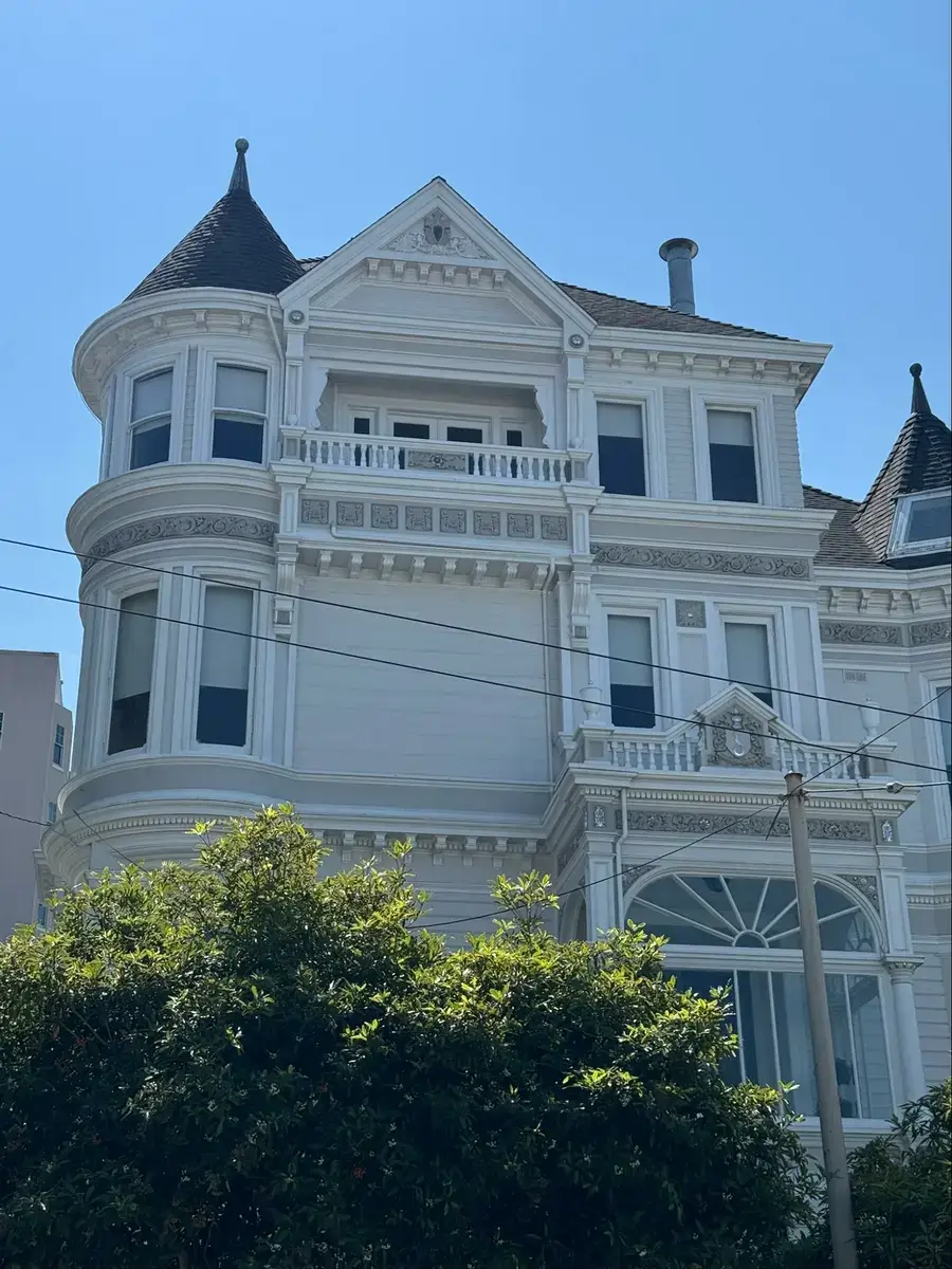Location: San Francisco, California Wood Highlights: Ornate Victorian residence with integrated wood gutters at the eaves. Gutters are typically milled to match period moulding profiles, blending seamlessly with elaborate cornices and trim.