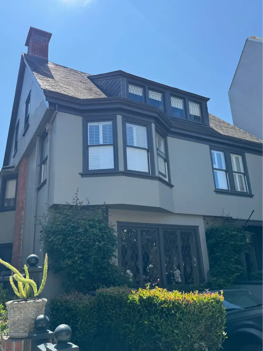 Location: San Francisco, California Wood Highlights: Subtle stucco moulds outline bay windows and upper dormers. Painted profiles provide continuity across the façade while softening transitions in the stucco wall.