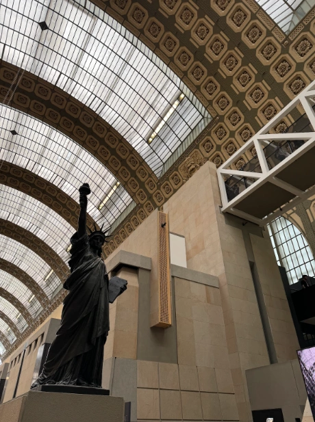 Photo credit: MetaphorDesign.comLocation: Musee d’Orsay, Paris, France Moulding Highlights: Natural wood moulding trim at the partition end detailing