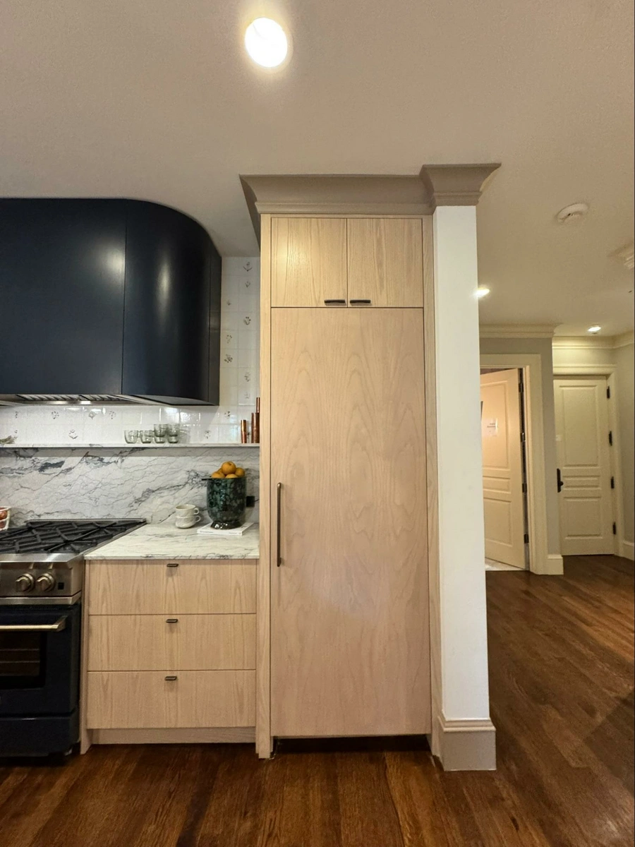 Location: SF Decorator Showcase, Pacific Heights, San Francisco, California Wood Highlights: Painted crown moulding, door casings, baseboards, flooring