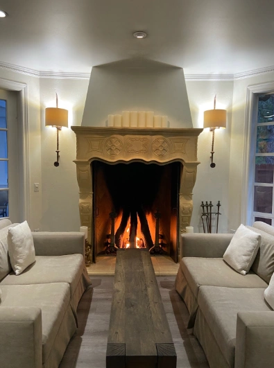 Photo credit: MetaphorDesign.comLocation: Calistoga, California Moulding Highlights: Dentil moulding at crown 