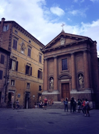 Photo credit: MetaphorDesign.comLocation: Florence, Italy Moulding Highlights: Dentil moulding at pediment 