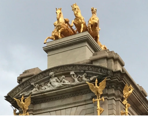 Photo credit: MetaphorDesign.comLocation: Barcelona, Spain Moulding Highlights: Dentil moulding at fountain 