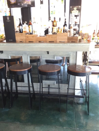 Photo credit: MetaphorDesign.com Location: Cabo San Lucas, Baja California Moulding Highlights: Moulding at under counter at island bar