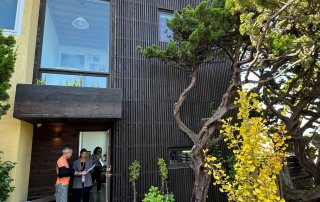 Location: Grandmother’s House, San Francisco, California, Wood Highlights: Exterior vertical S4S at the facade designed by architects Felix Associates, seen on the AIASF Home Tour