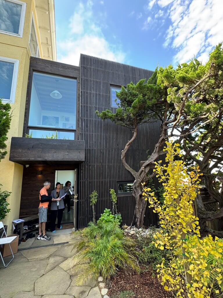 Location: Grandmother’s House, San Francisco, California, Wood Highlights: Exterior vertical S4S at the facade designed by architects Felix Associates, seen on the AIASF Home Tour