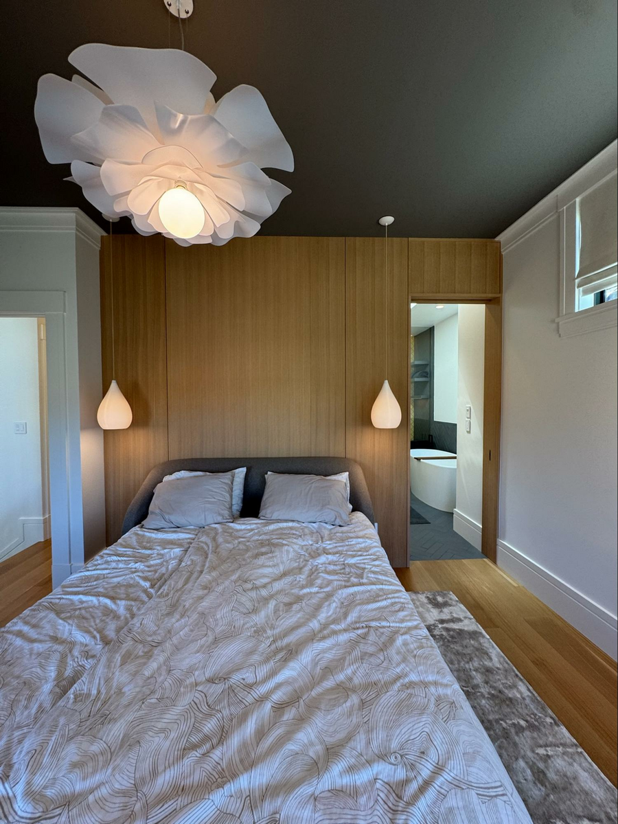 Location: Eureka Valley Home, San Francisco, California, Wood Highlights: The primary bedroom benefits from the home’s palette and trim design with crown moulding and baseboard elements continuing throughout the home showing how traditional detailing can be modernized to a beautiful effect.